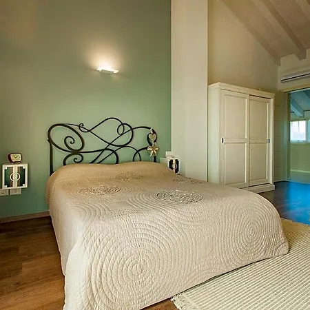 Ca Dea Calle Bed and Breakfast 4*